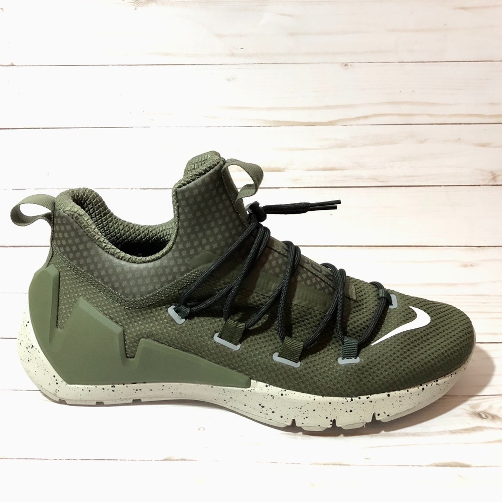 Air Zoom Grade Khaki Running Show Size 11 NWOT